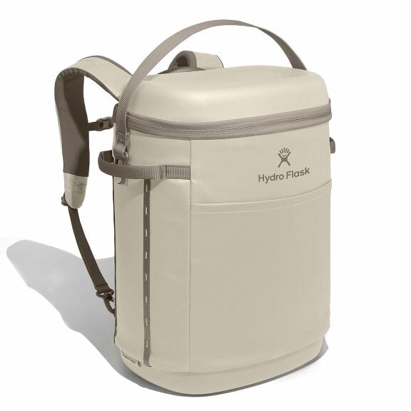 carryouttm-backpack-22-l-x2 18pco114-carryout-backpack-22l-oat-angled_1.jpg