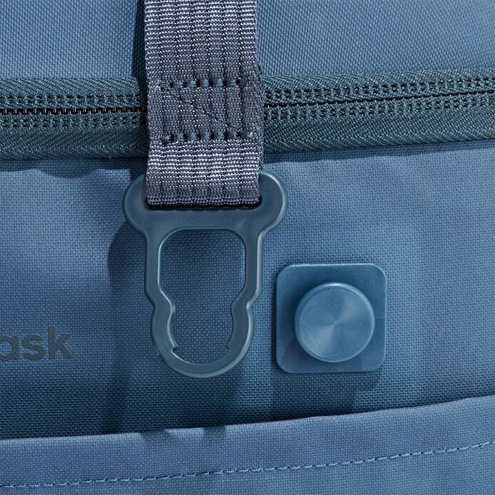 carryouttm-soft-cooler-10-l-m2 250815_hydro_cooler_details_14856_1_5.jpg
