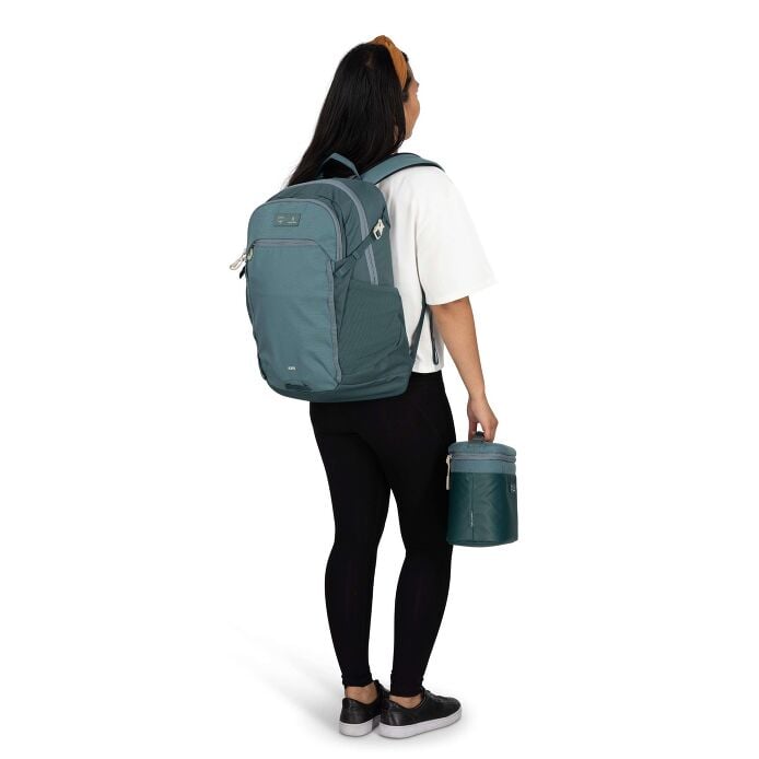 osprey-axis-x-hydro-flask-campus-essentials-bundle-z0 axisxhydroflask_s26_onbody2_cascadeblue_10007249_2.jpg