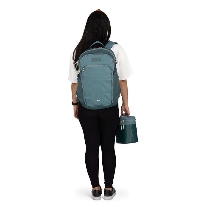 osprey-axis-x-hydro-flask-campus-essentials-bundle-z0 axisxhydroflask_s26_onbody3_cascadeblue_10007249_2.jpg