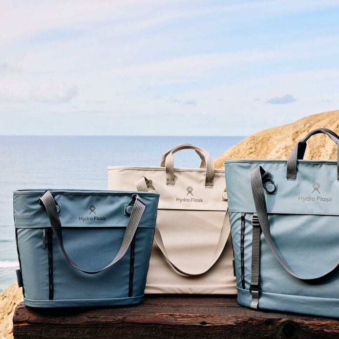 carryouttm-soft-cooler-tote-10-l-w9 hf_carryout_bouwer_d1_l1_torrey_pines_still_life_0055_4.jpg