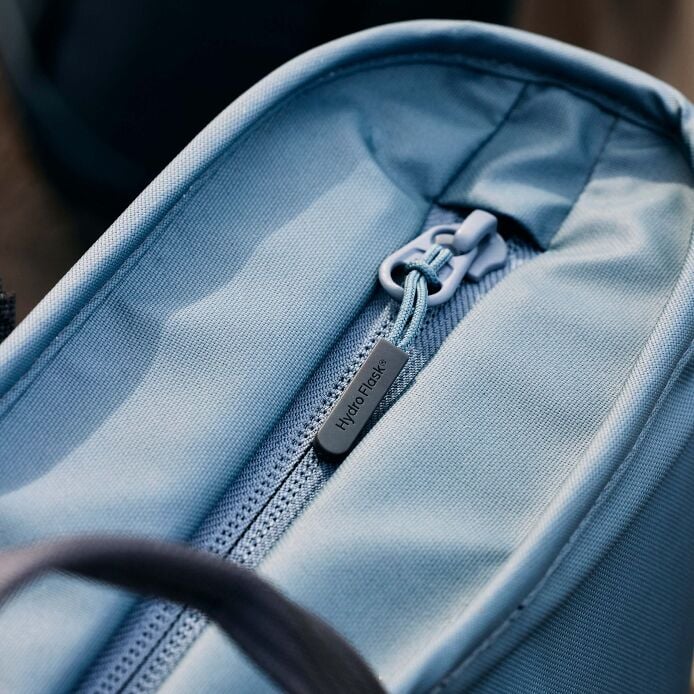carryouttm-soft-cooler-tote-10-l-w9 hf_carryout_bouwer_d1_l1_torrey_pines_still_life_0112_4.jpg