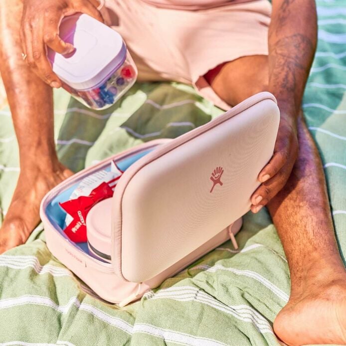 5-l-carry-outtm-lunch-box-f3 hf_s24_trillium_41_1.jpg