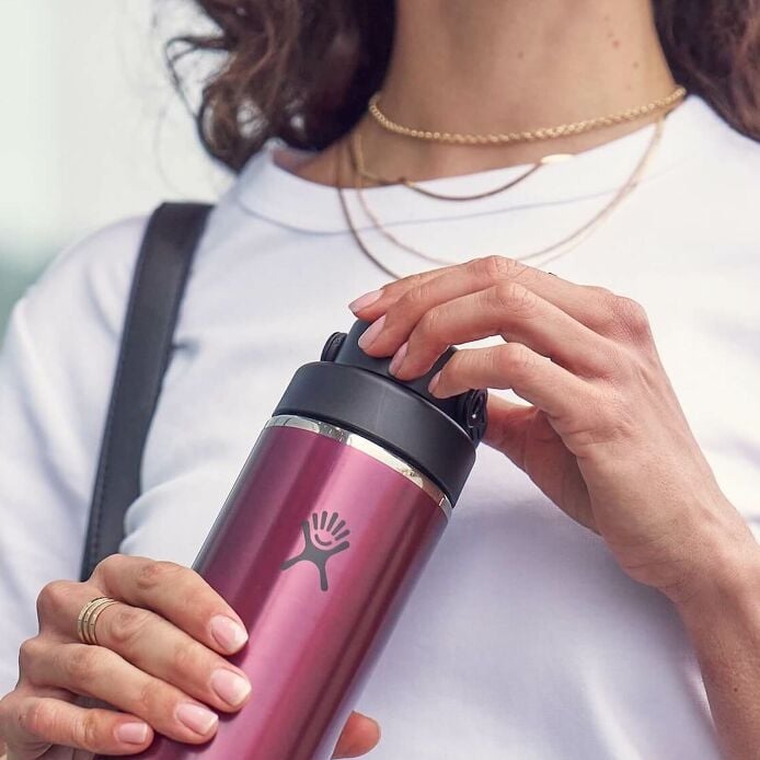 24-oz-lightweight-chug-cap-bottle-l6 hf_s26_lightweight_mcinnis_5123_1_1.jpg