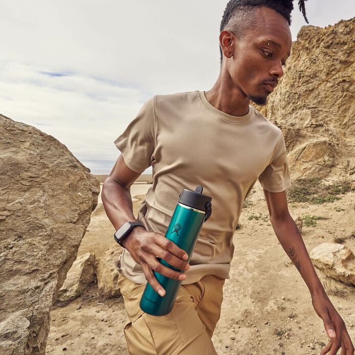 24-oz-lightweight-flex-straw-bottle-l4 hf_s26_lightweight_mcinnis_6828_4.jpg