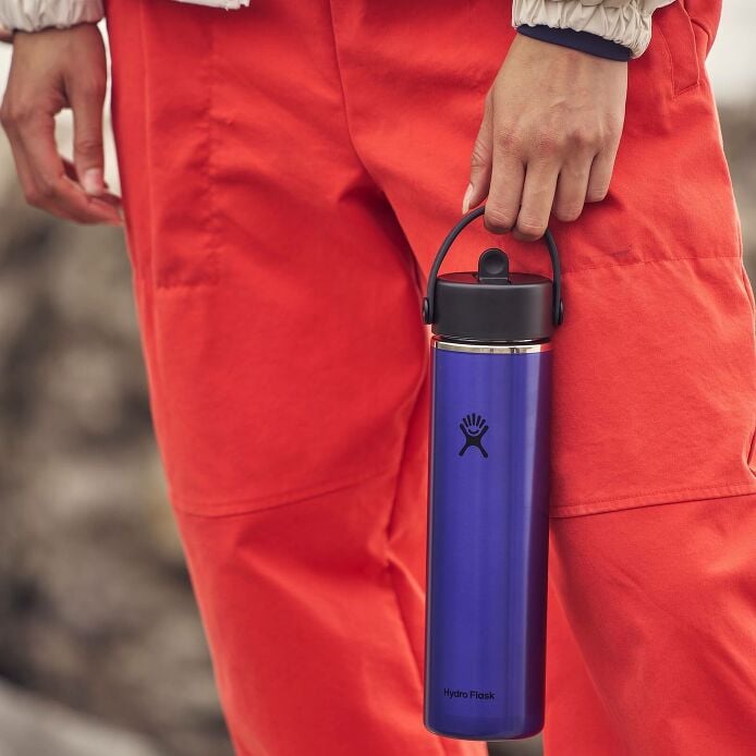 24-oz-lightweight-flex-straw-bottle-l4 hf_s26_lightweight_mcinnis_7443_3.jpg